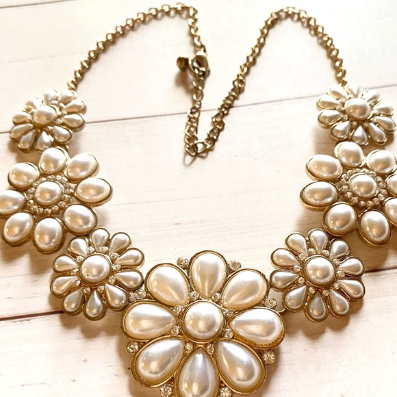 Faux Pearl Necklace - Picture 6 of 8